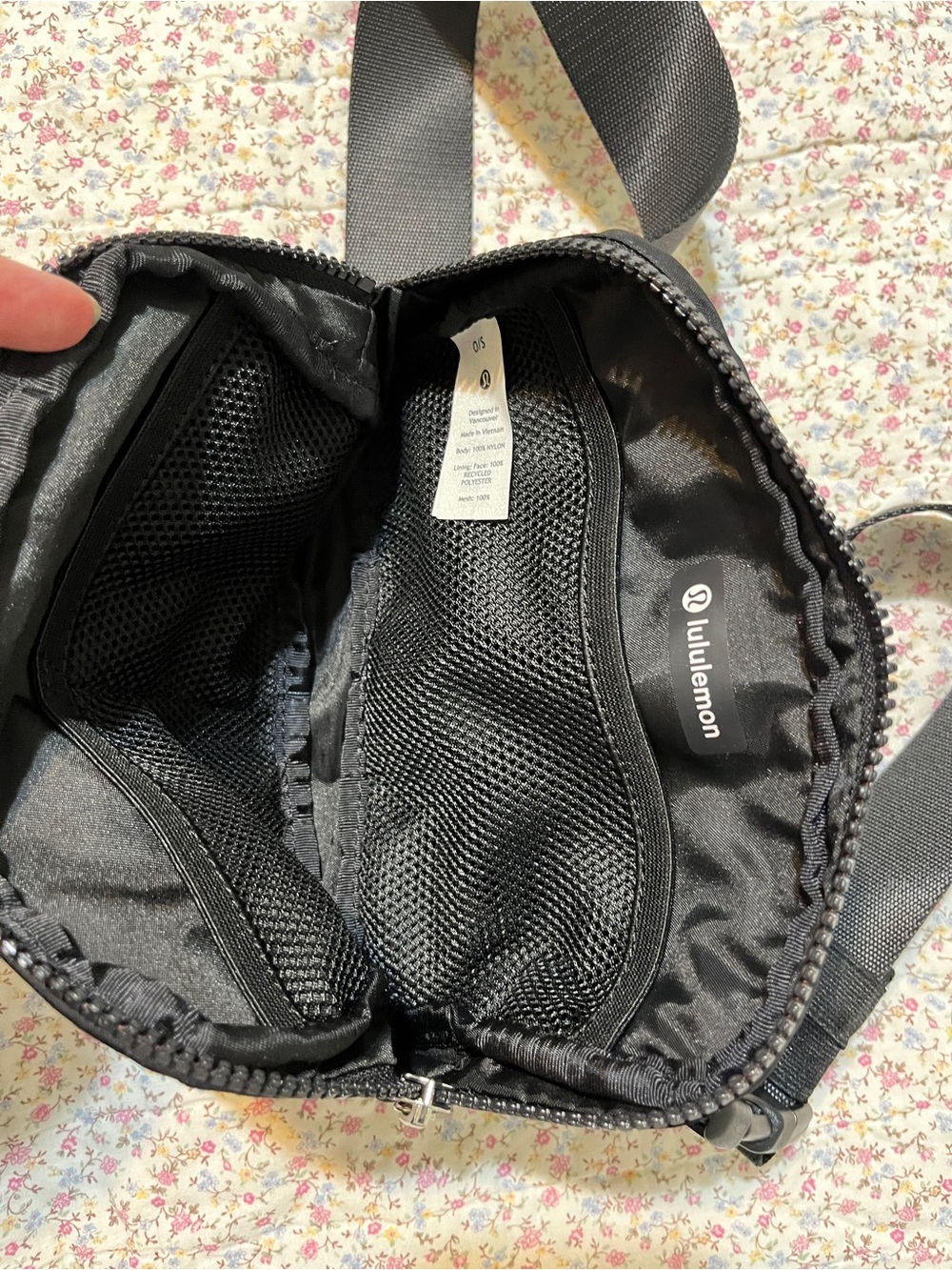 lululemon athletica Black Crossbody Belt Bag - Picture 4 of 5